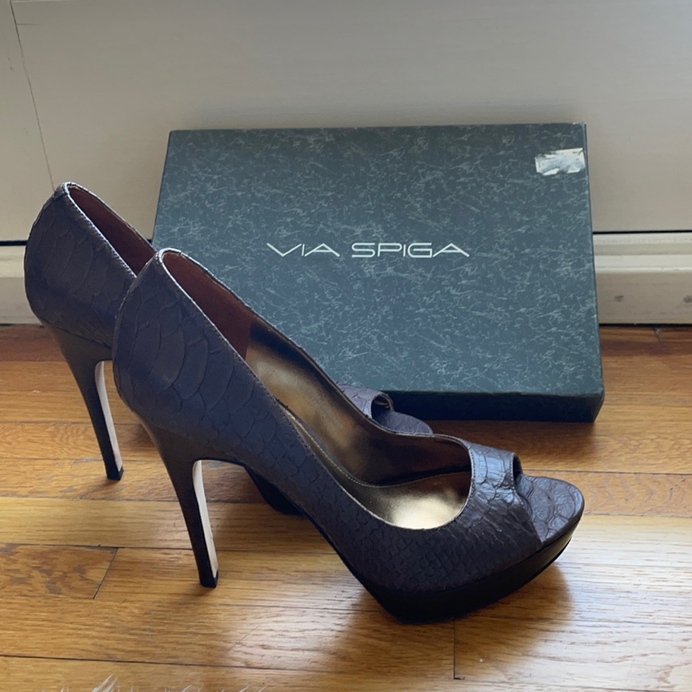 VIA SPIGA Elora Snake Peep-Toe Stilettos, size 8.5